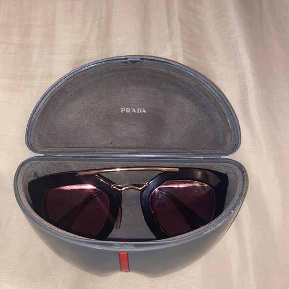 Glasses - Picture 2 of 7